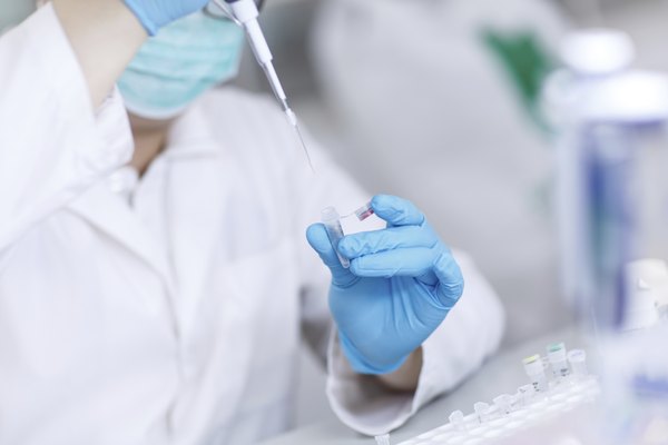 微量移液器通常用于將樣品注入凝膠。